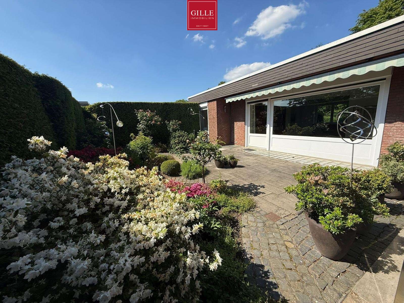 Ansicht 6 von: Stilvoller Bungalow mit beeindruckendem Raumangebot, traumhaftem Garten und Garage in Reuschenberg